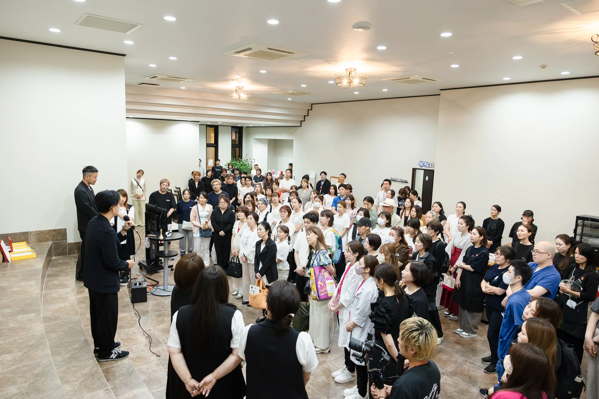 トークを聞く来場者でにぎわう会場